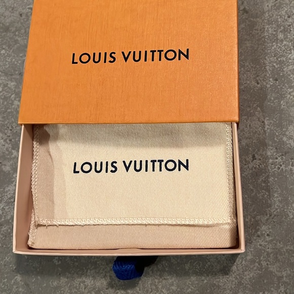 BRAND NEW! Authentic Louis Vuitton Fuchsia Card Holder - Picture 4 of 5